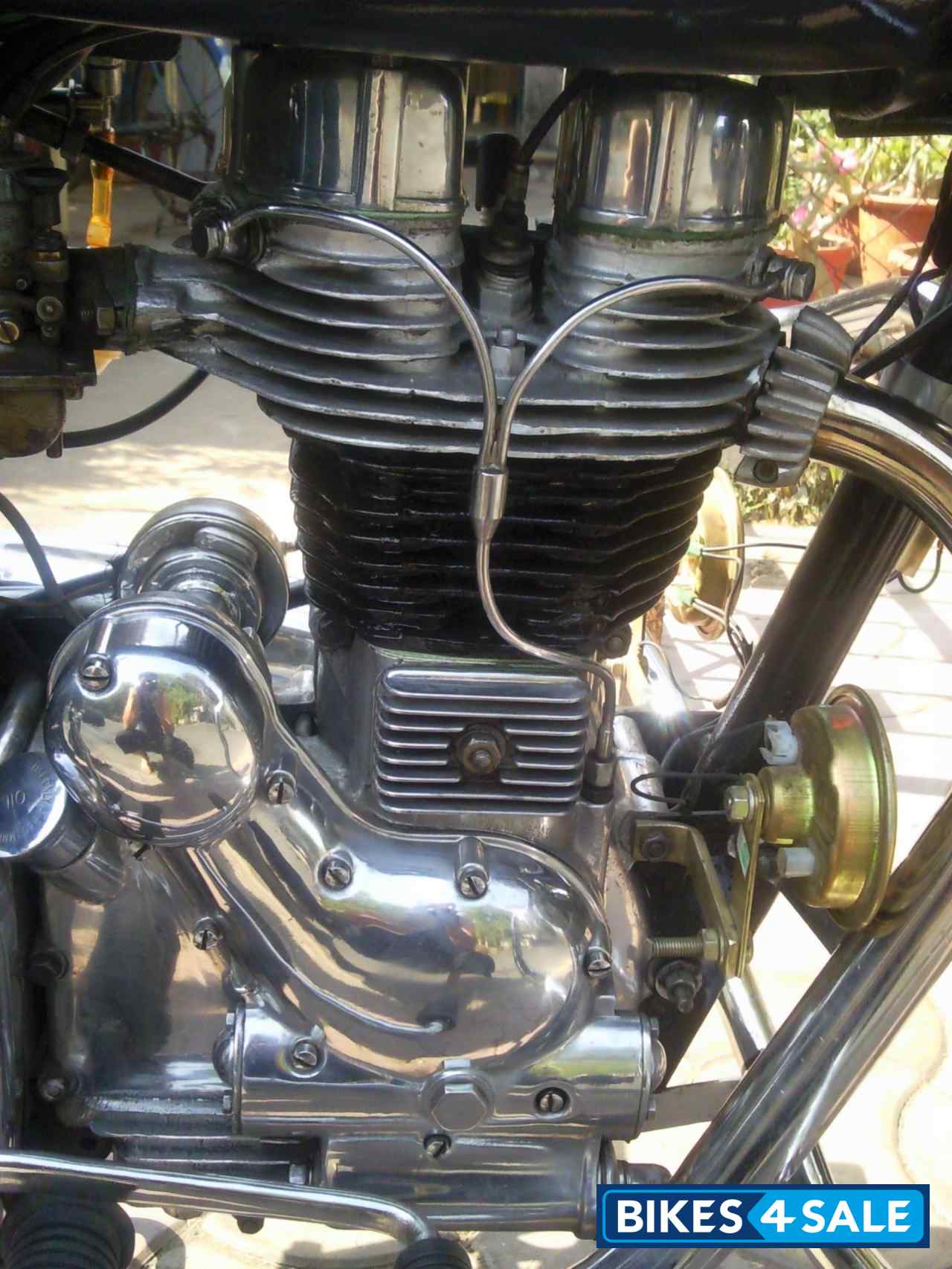 Custom Metallic Black Royal Enfield Bullet Standard 350