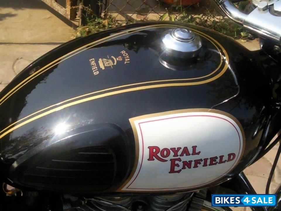 Custom Metallic Black Royal Enfield Bullet Standard 350