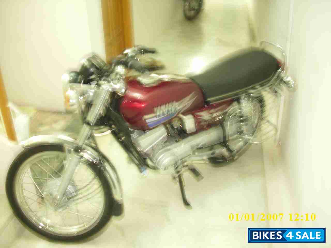 Meroon Yamaha RX 100