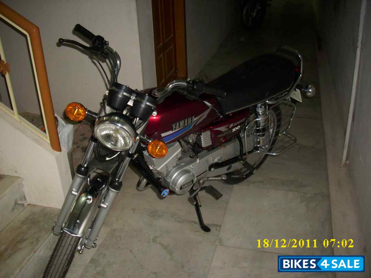 Meroon Yamaha RX 100