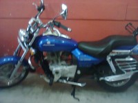 Blue Bajaj Avenger 220 DTS-i