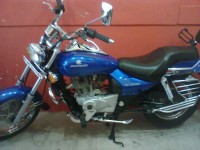 Blue Bajaj Avenger 220 DTS-i