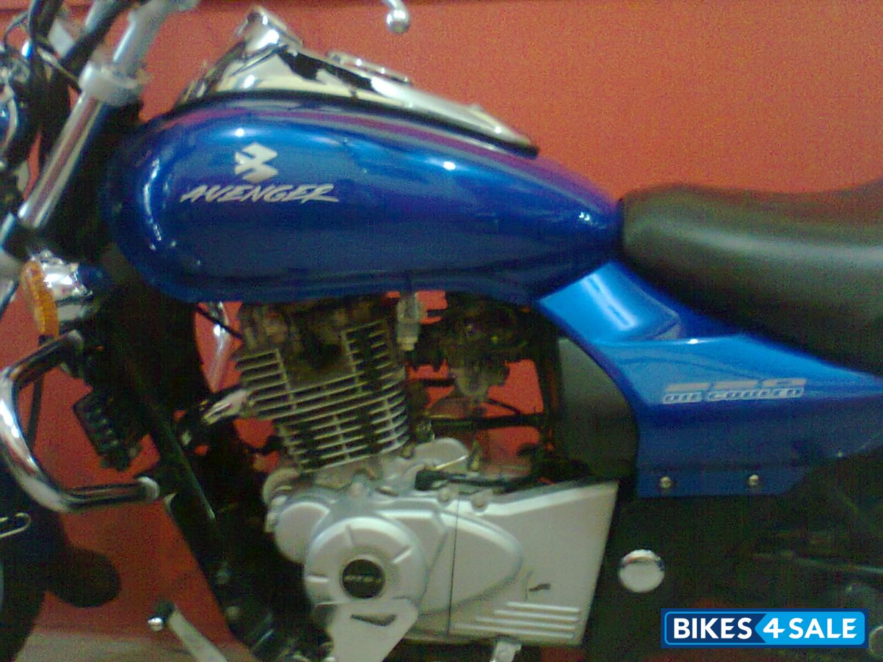 Blue Bajaj Avenger 220 DTS-i