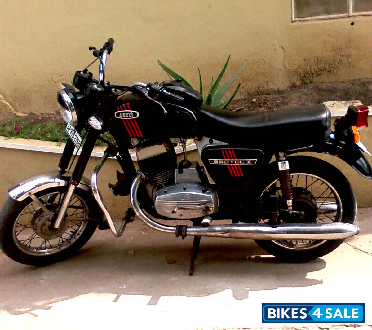 Used 1990 model Ideal Jawa Yezdi CL II for sale in Guntur. ID 69403