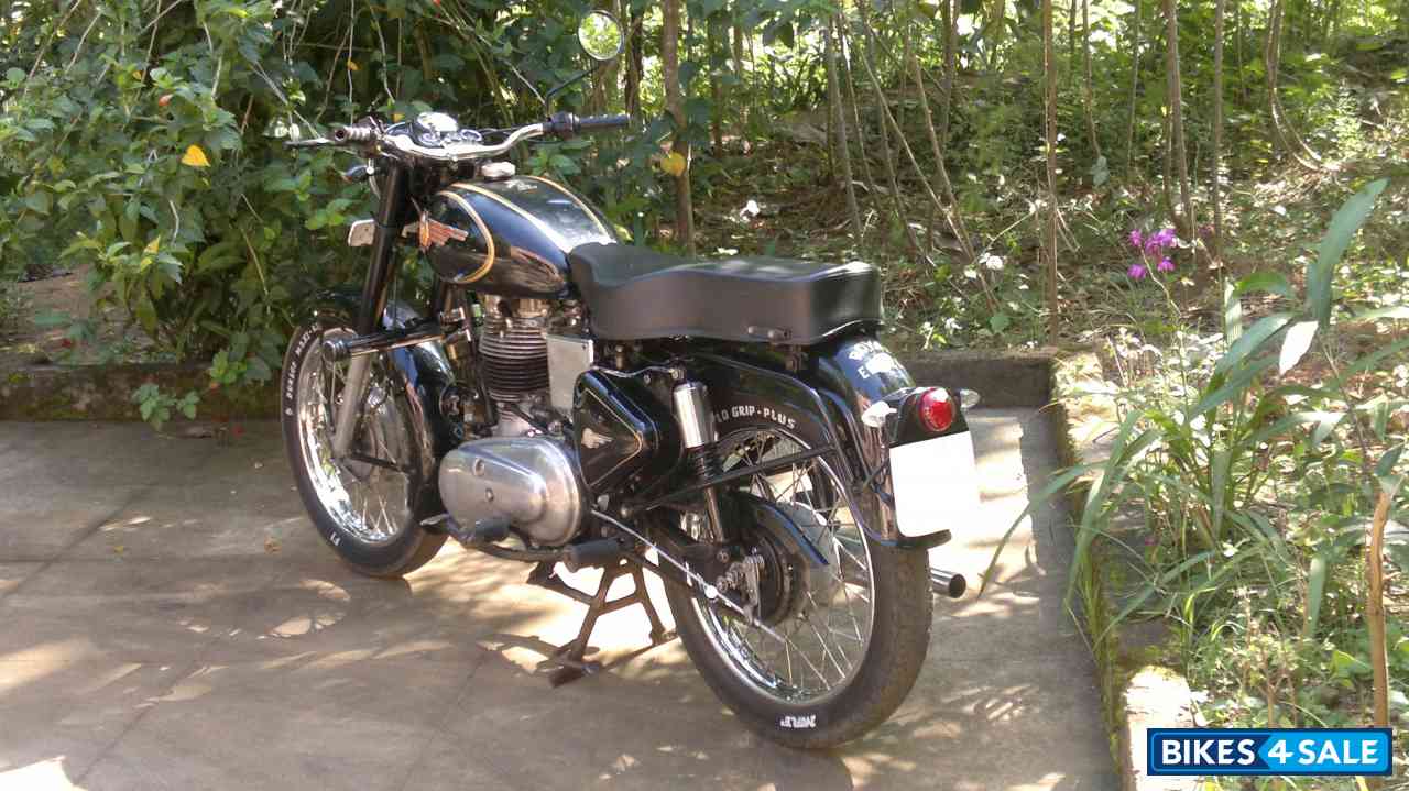 Metallic Black Royal Enfield Bullet Standard 350