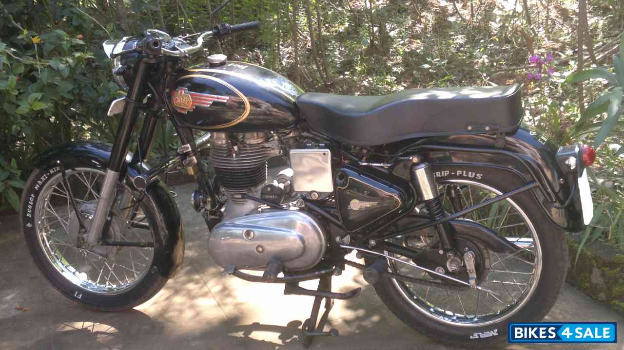 Metallic Black Royal Enfield Bullet Standard 350