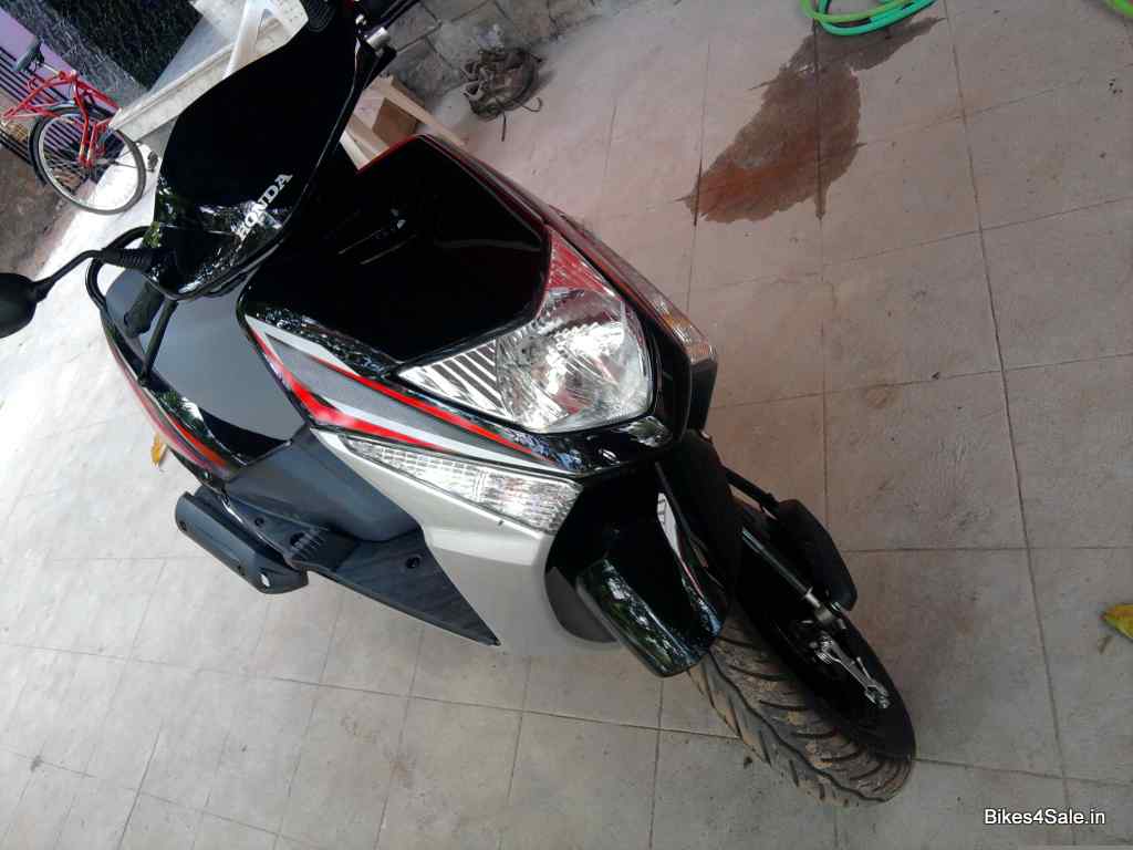 Black Honda Dio