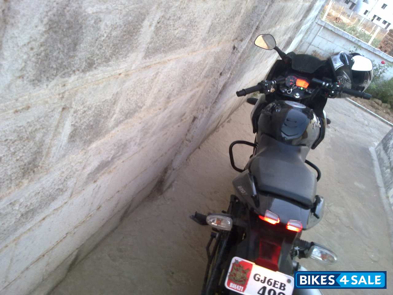 Black Bajaj Pulsar 220 DTSi