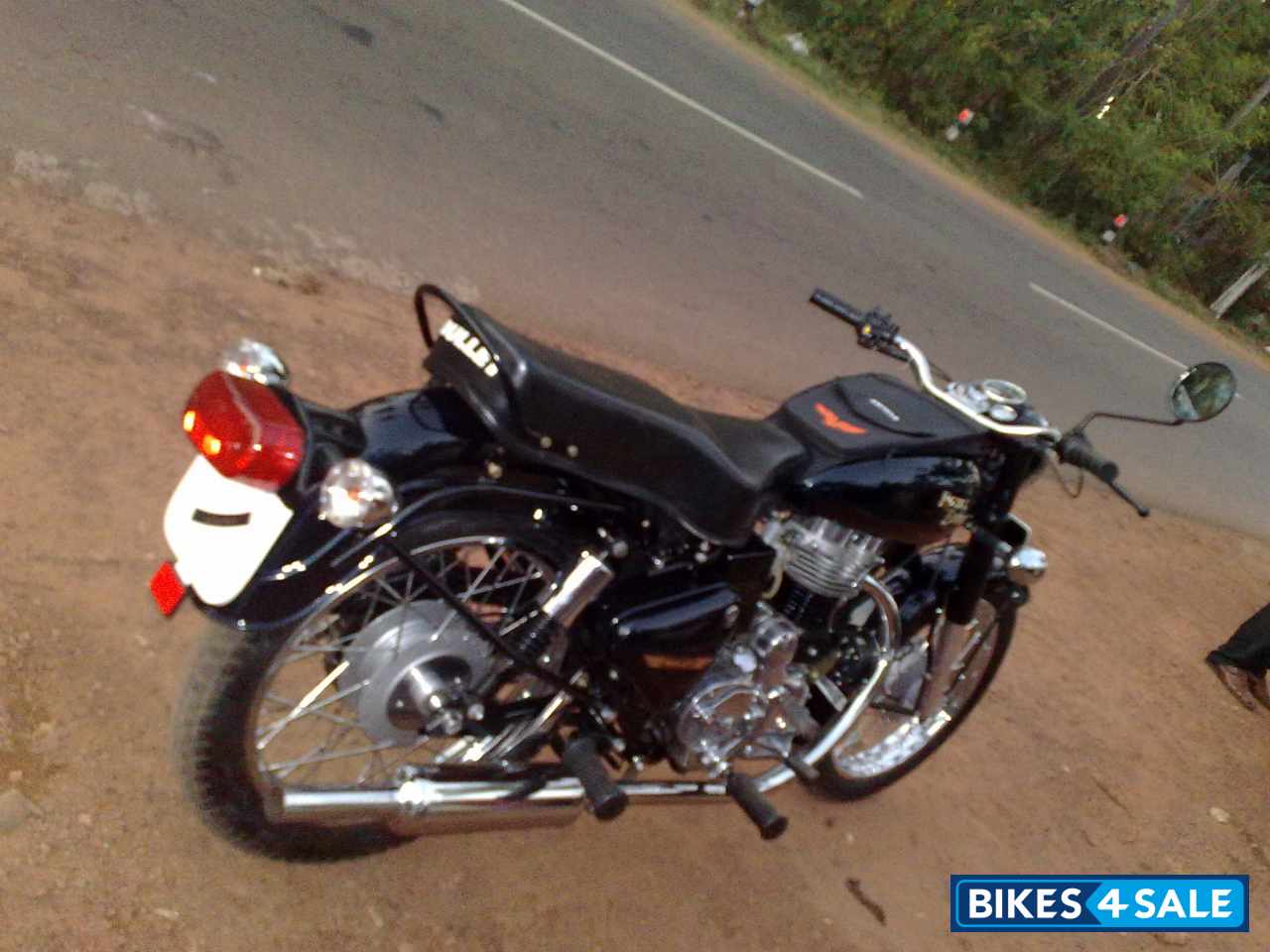 Black Royal Enfield Bullet Standard 350