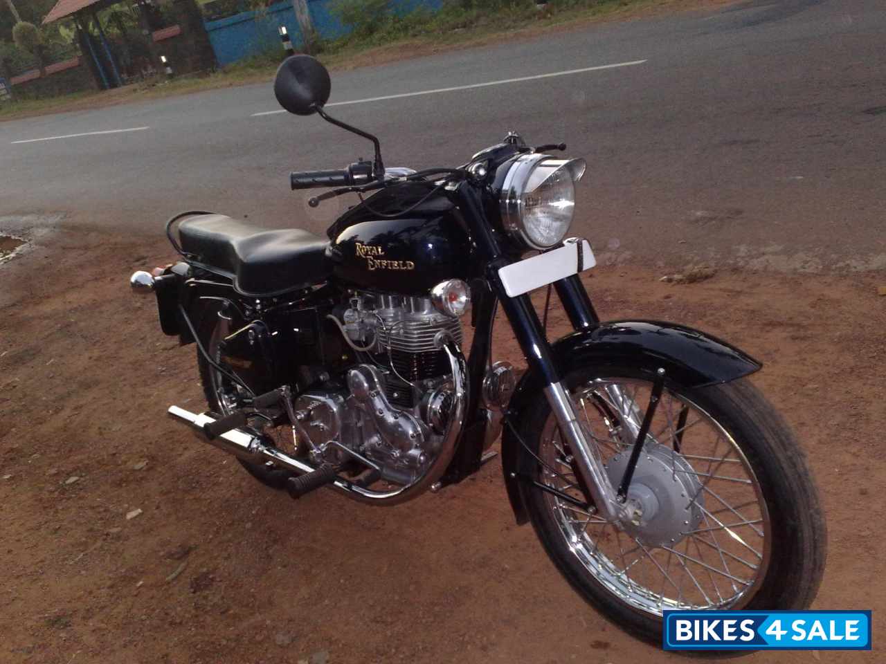 Black Royal Enfield Bullet Standard 350