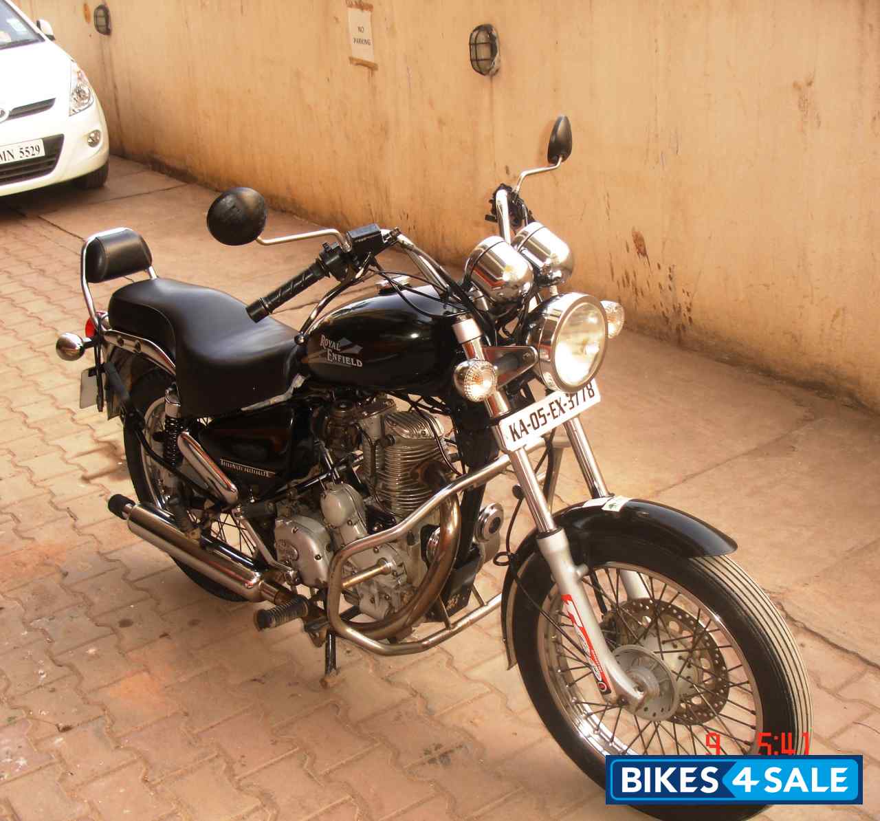Black Royal Enfield Thunderbird Black Royal Enfield Thunderbird