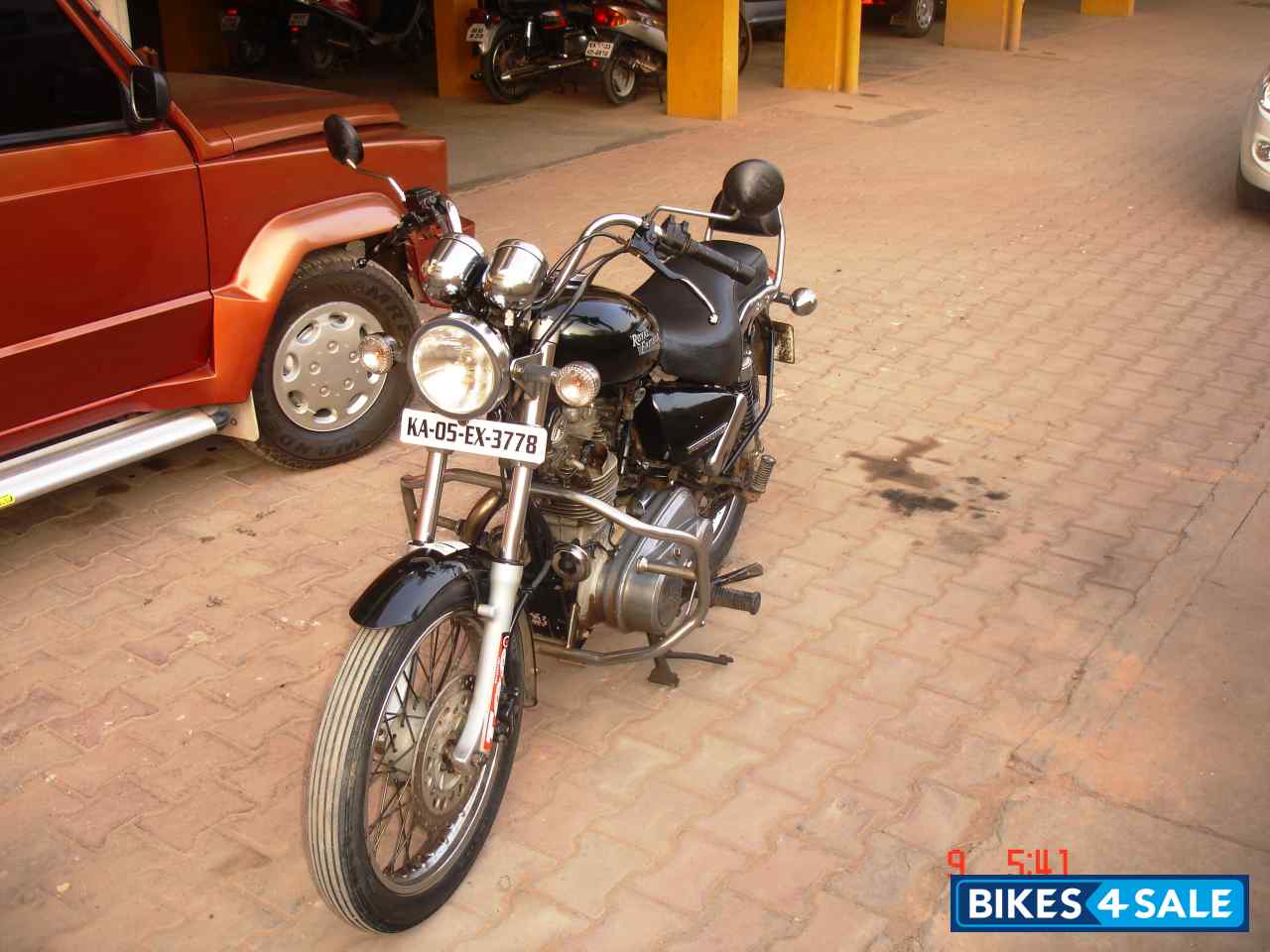 Black Royal Enfield Thunderbird Black Royal Enfield Thunderbird