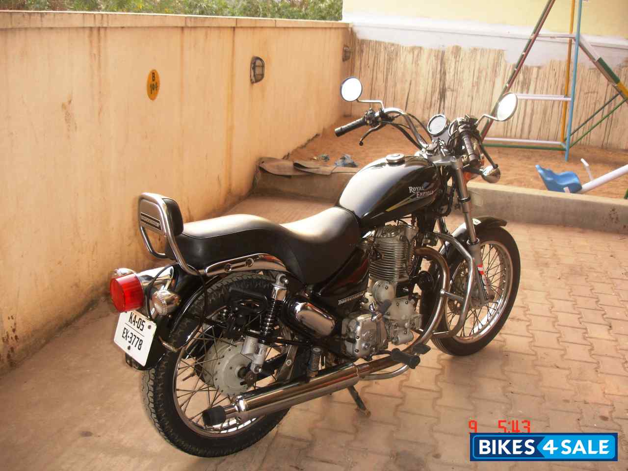 Black Royal Enfield Thunderbird Black Royal Enfield Thunderbird