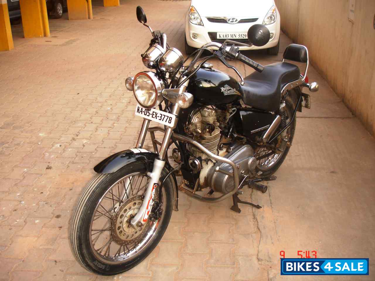 Black Royal Enfield Thunderbird Black Royal Enfield Thunderbird