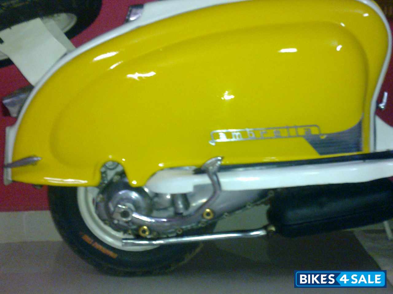 White N Yellow Vintage Scooter Lambretta Innocenti