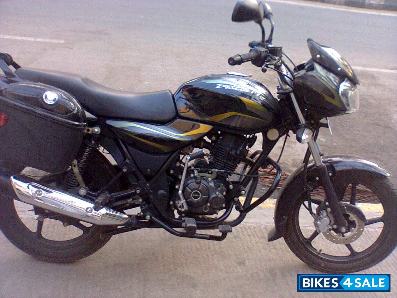 Black Bajaj Discover DTSi 125