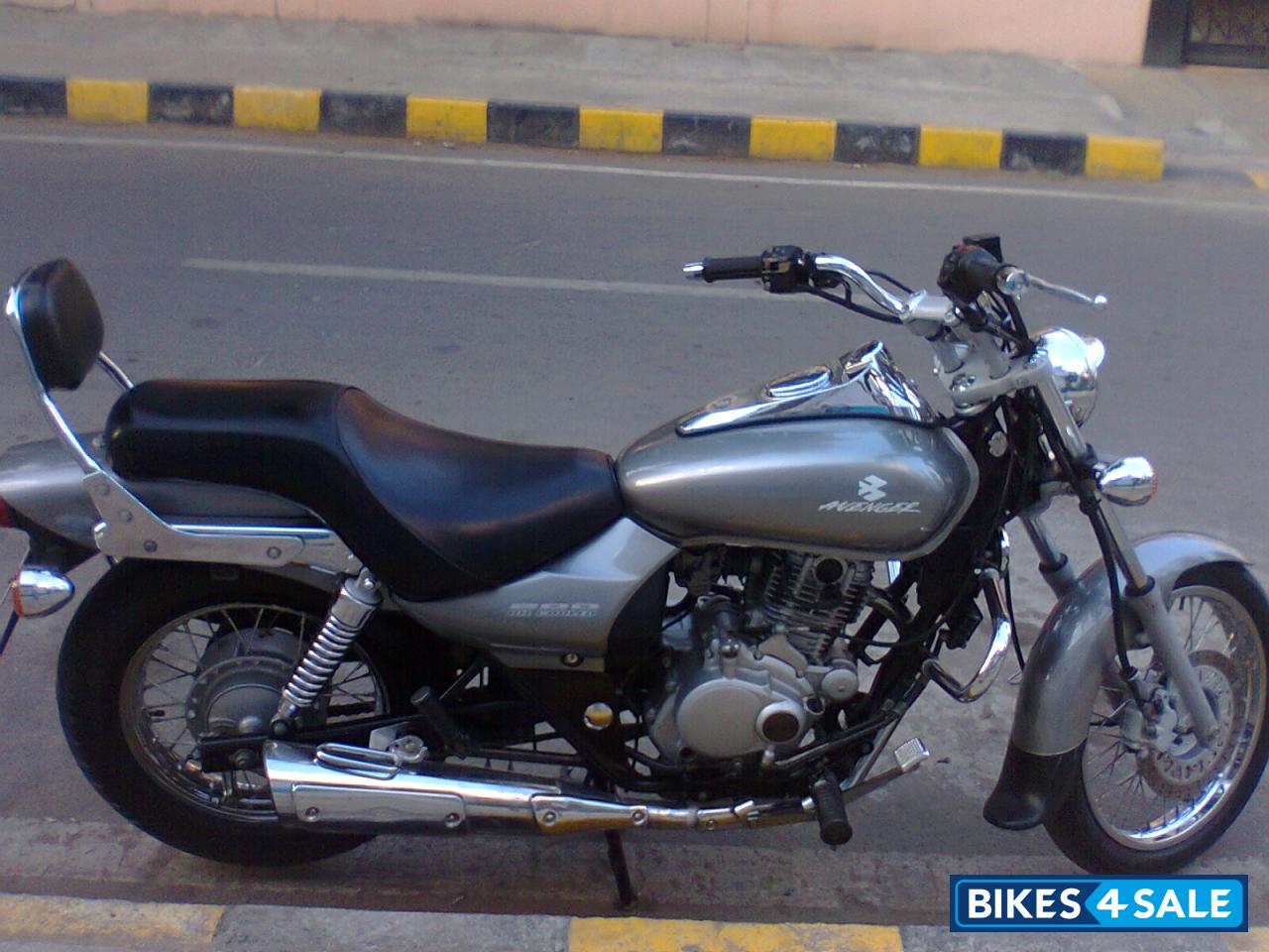 Silver Bajaj Avenger 200 DTS-i