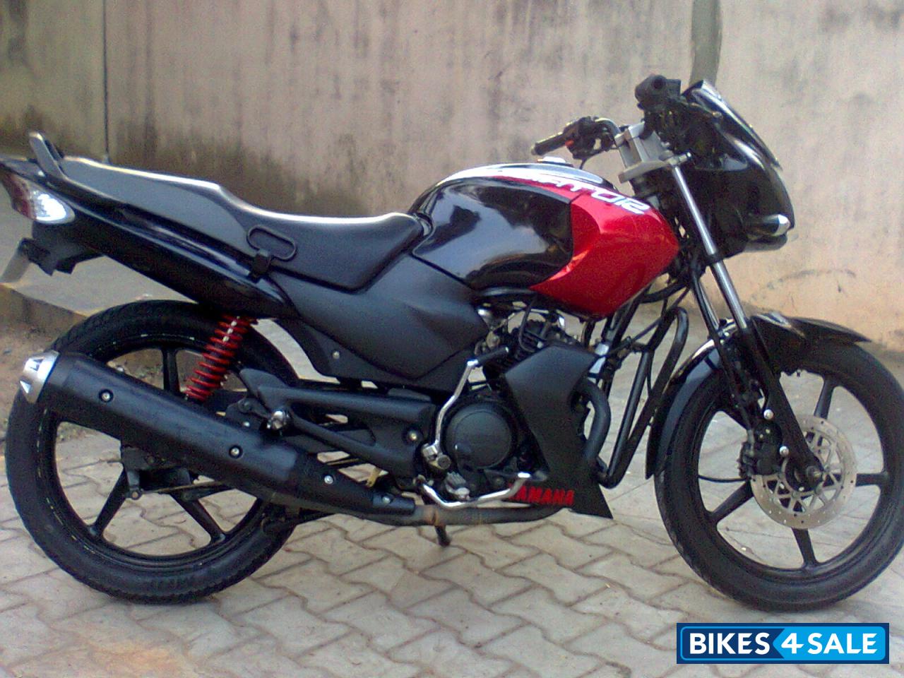 Black Yamaha Gladiator