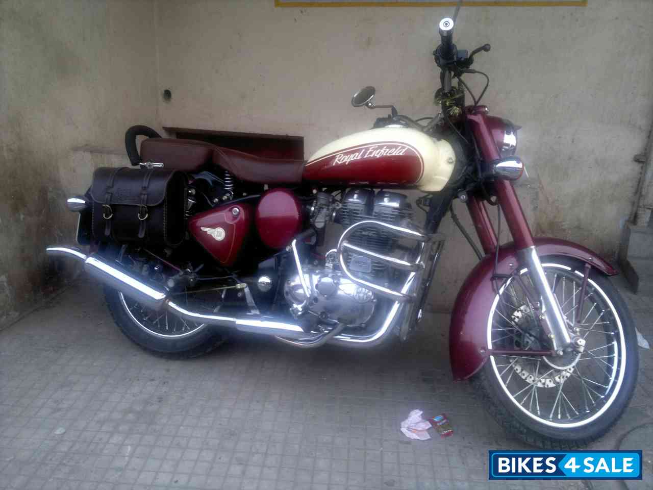 Used 2011 model Royal Enfield Classic 350 for sale in New Delhi. ID 70974. Cherry Red colour ...