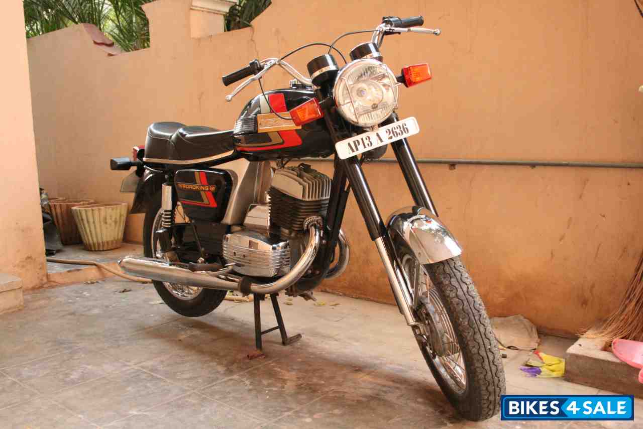 Black Ideal Jawa Yezdi RoadKing Black Ideal Jawa Yezdi RoadKing