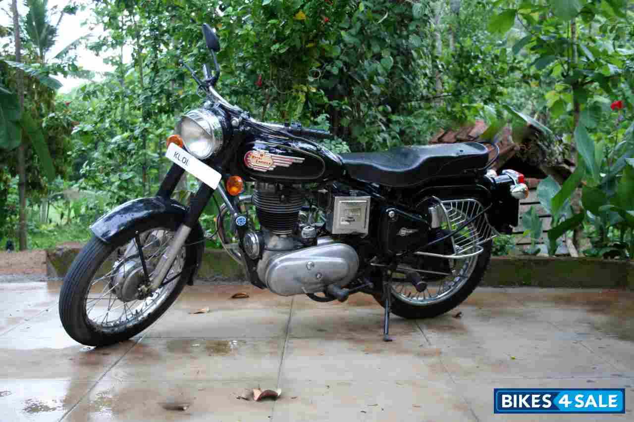 Black Royal Enfield Bullet Standard 350
