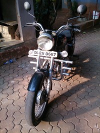 Black Royal Enfield Bullet Standard 350
