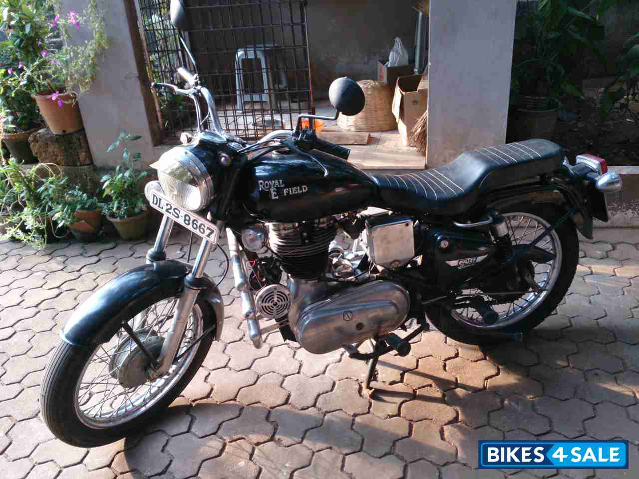 Black Royal Enfield Bullet Standard 350 Black Royal Enfield Bullet Standard 350