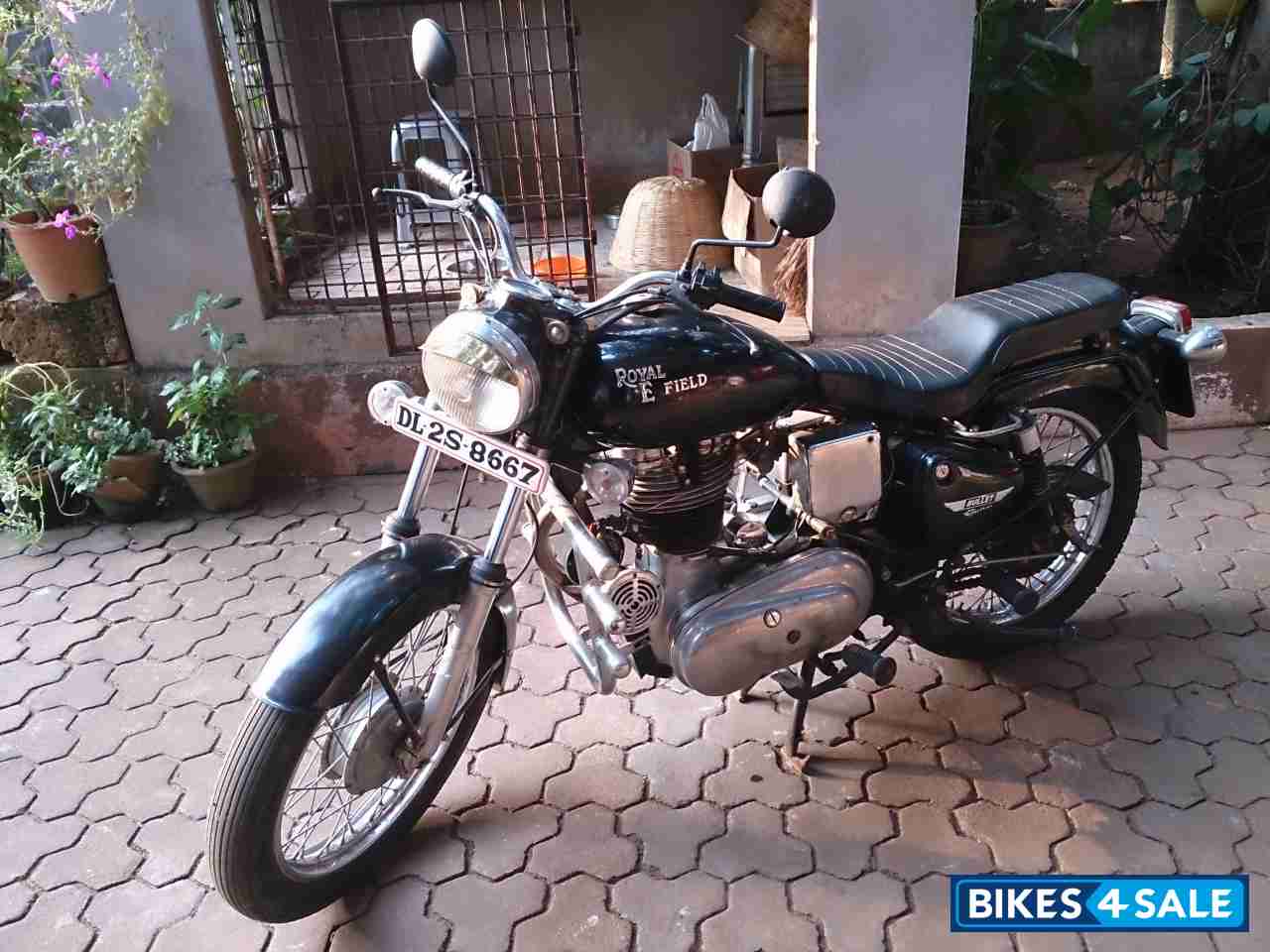 Black Royal Enfield Bullet Standard 350 Black Royal Enfield Bullet Standard 350