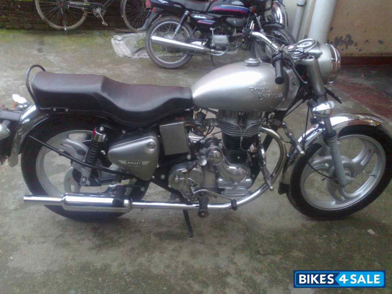 Black Royal Enfield Bullet Standard 350 Black Royal Enfield Bullet Standard 350