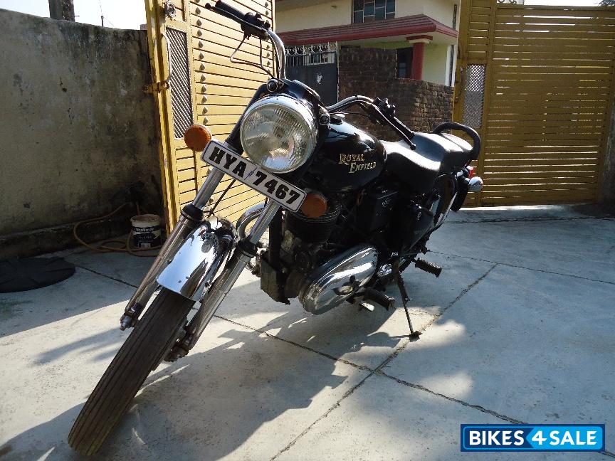 Black Royal Enfield Bullet Standard 350
