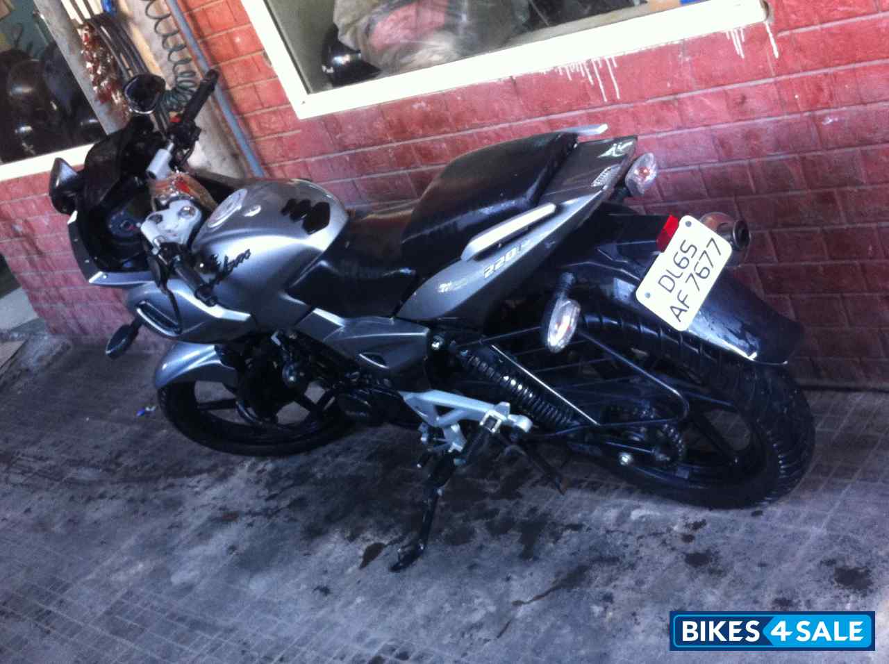 Silver Bajaj Pulsar 220 DTSFi