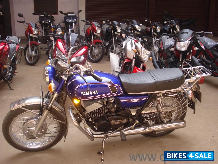 Blue Yamaha RD 350 Blue Yamaha RD 350