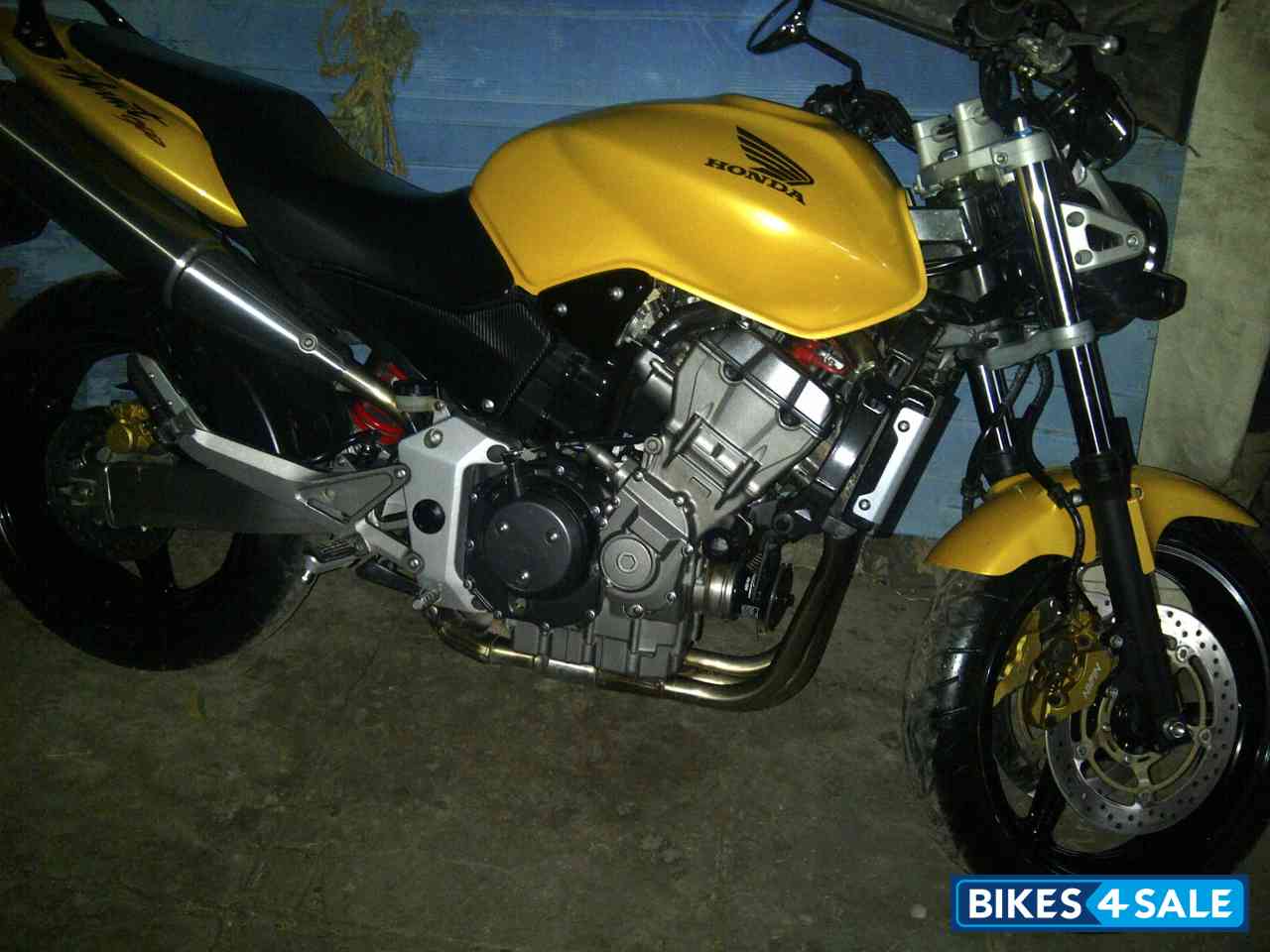 Metallic Yellow Honda Hornet 900 Metallic Yellow Honda Hornet 900