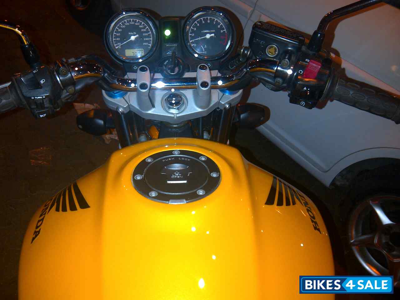 Metallic Yellow Honda Hornet 900 Metallic Yellow Honda Hornet 900