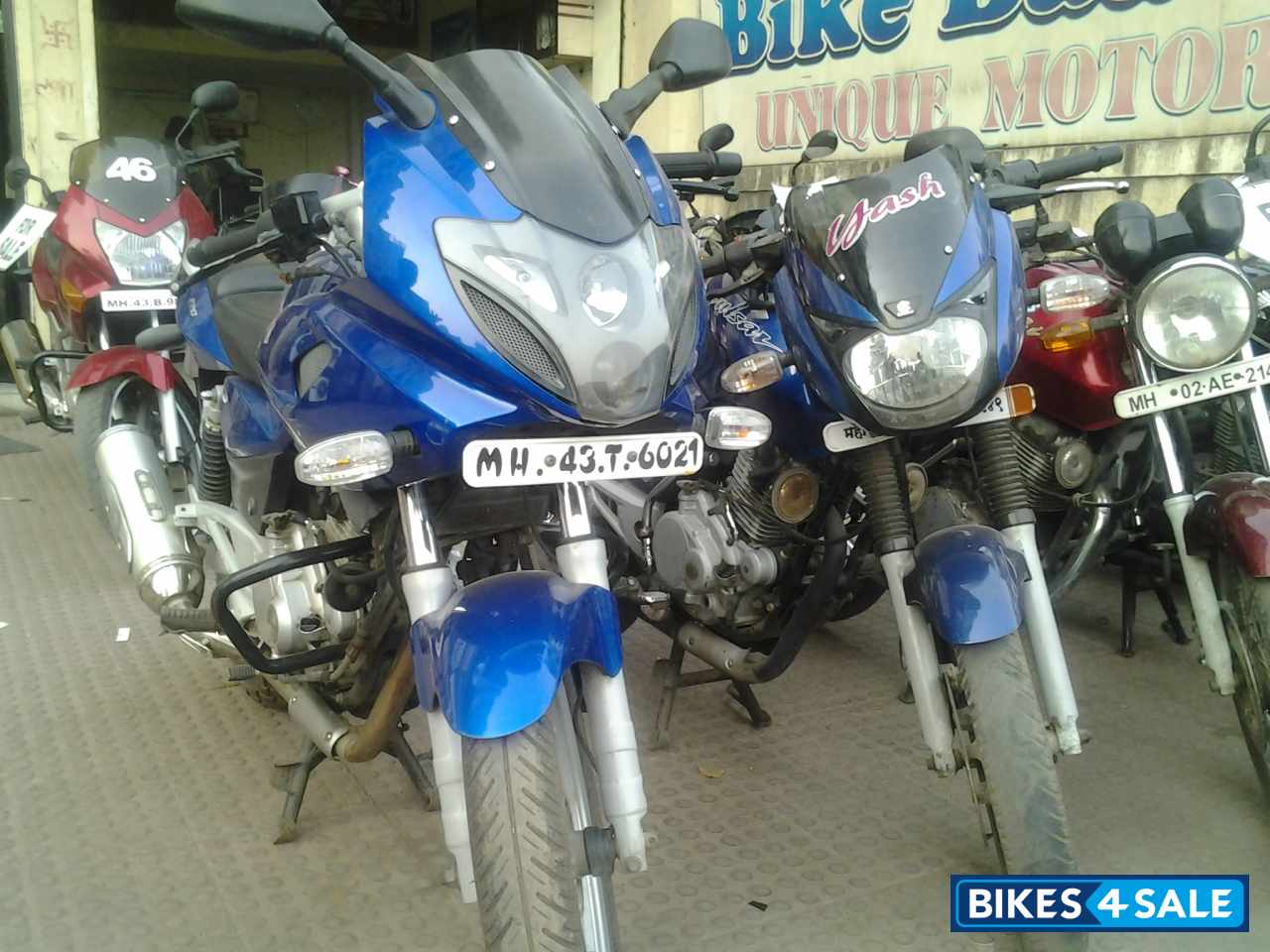 Bajaj Pulsar 220 DTSFi Bajaj Pulsar 220 DTSFi