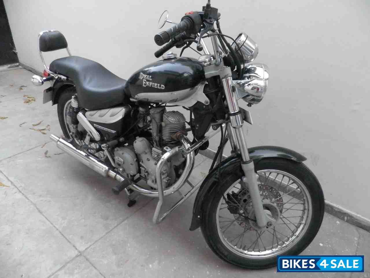 Black/silver Royal Enfield Thunderbird