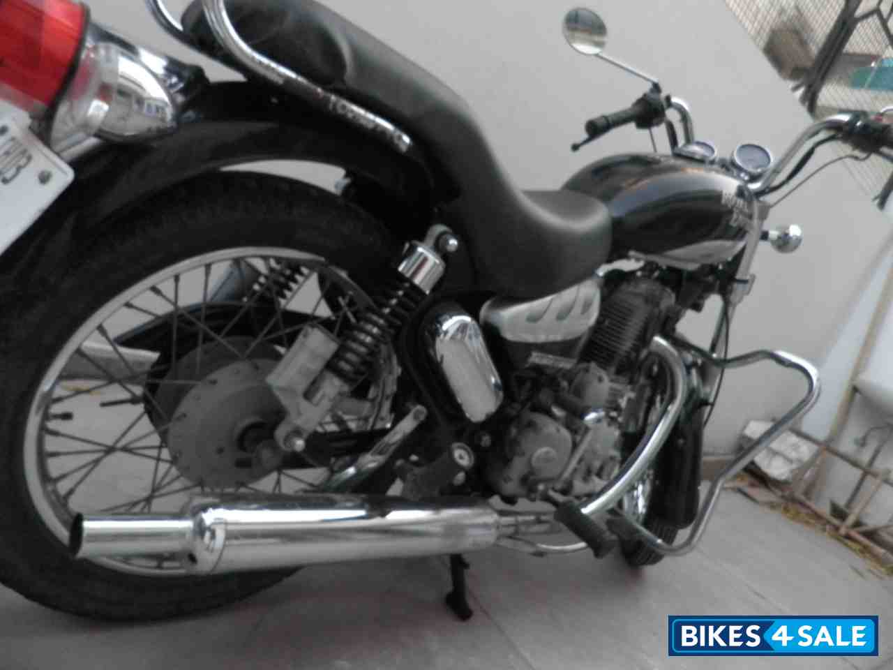 Black/silver Royal Enfield Thunderbird