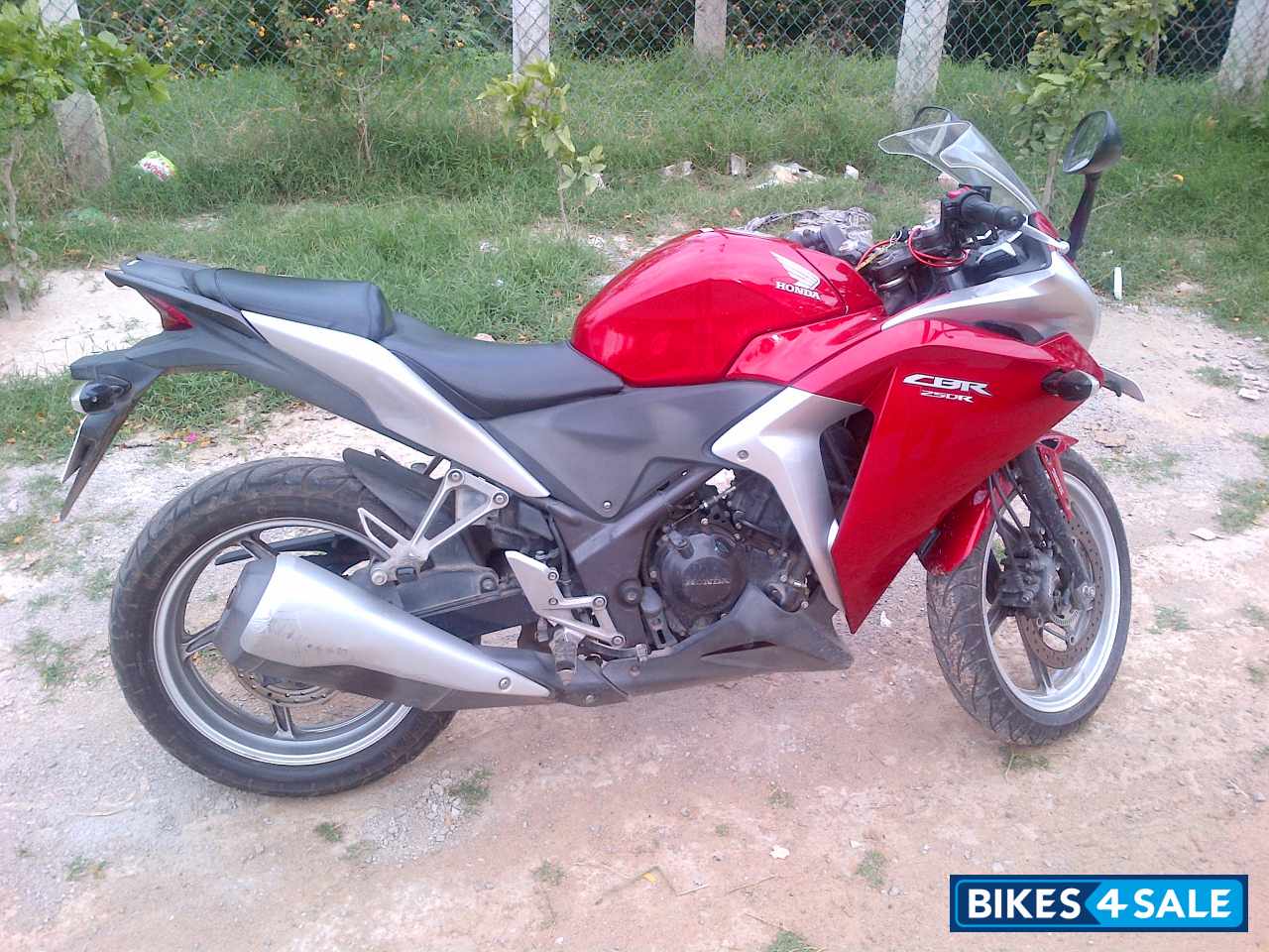 Red Honda CBR 250R