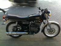 Black Yamaha RX 135