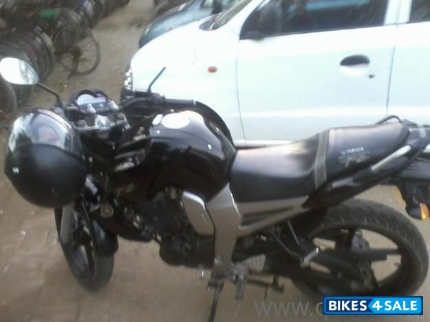 Black Yamaha FZ16