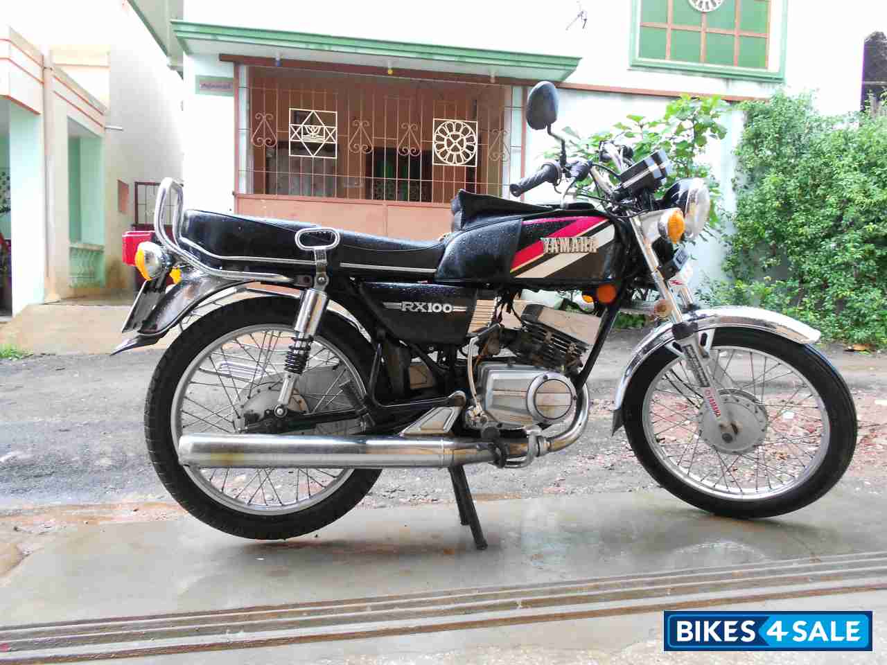 Black Yamaha RX 100