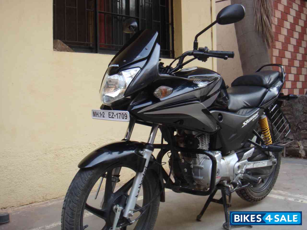 Black Honda CBF Stunner