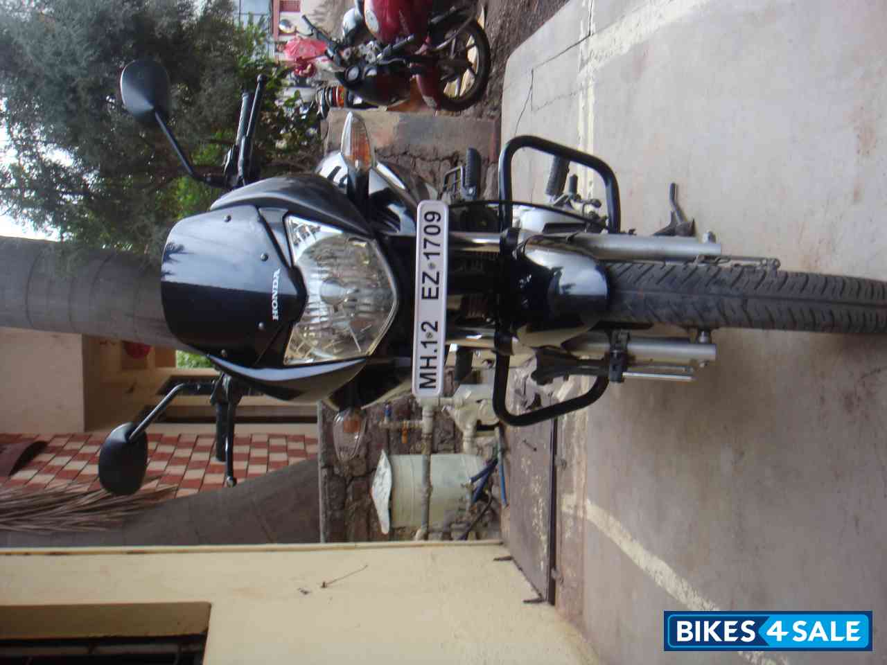 Black Honda CBF Stunner