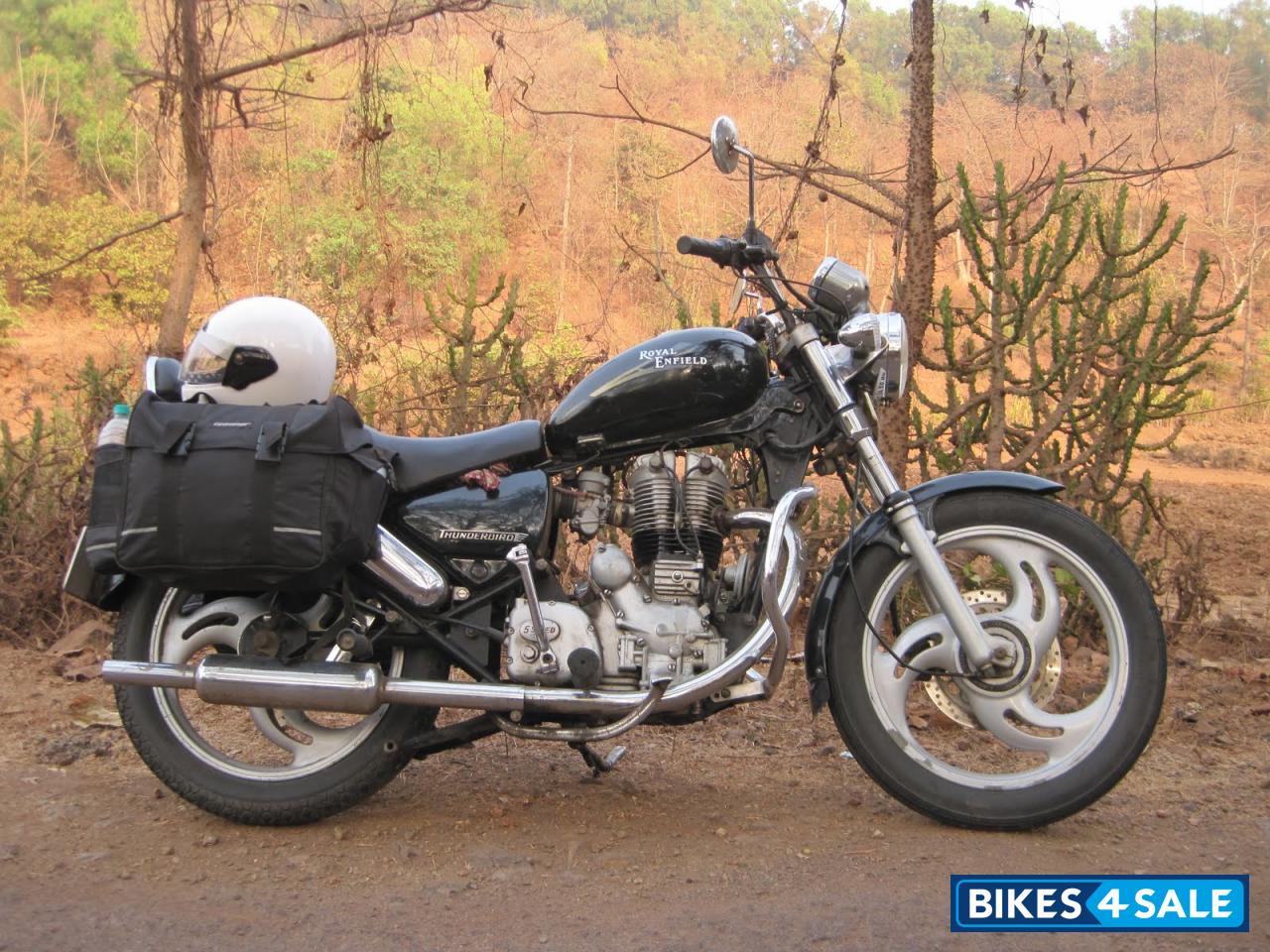Used 2004 model Royal Enfield Thunderbird for sale in Pune. ID 