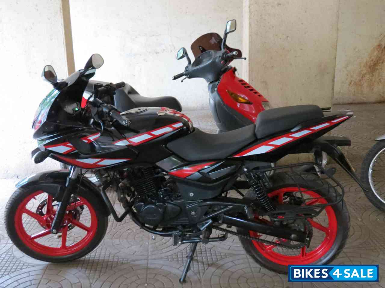 Bajaj Pulsar 220 DTSFi