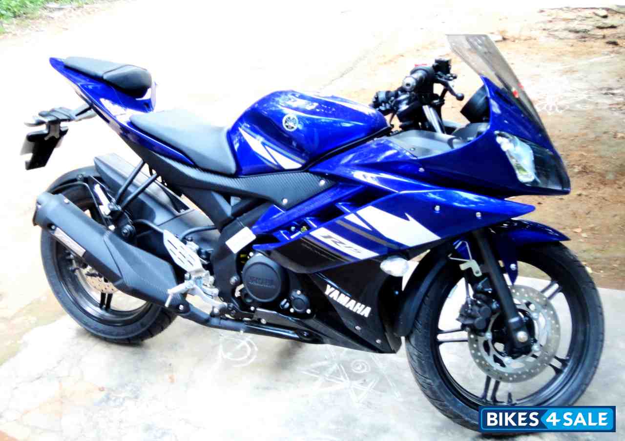 Blue Yamaha YZF R15 V2