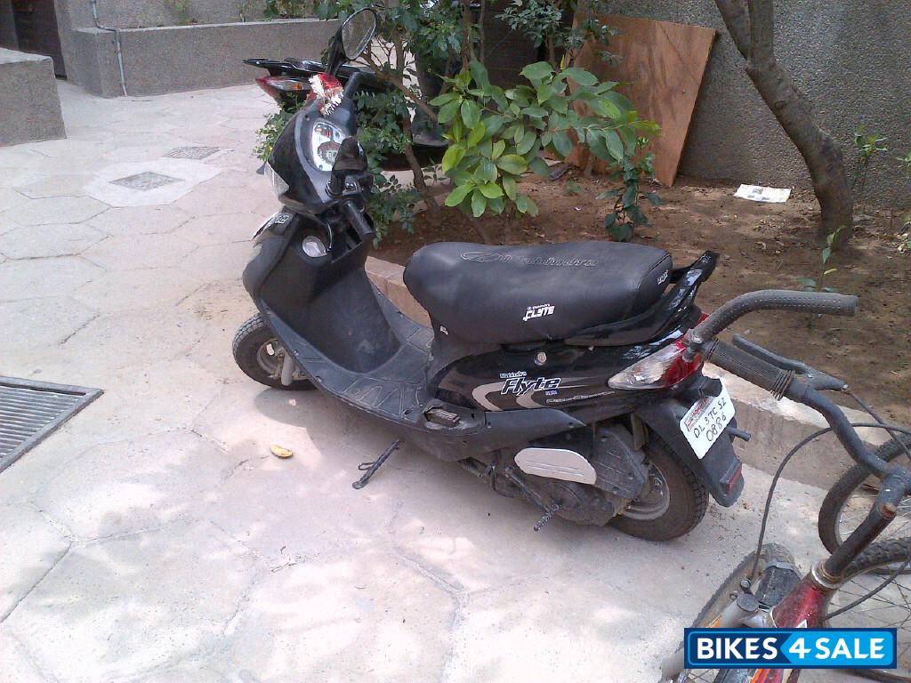 Black Mahindra Flyte