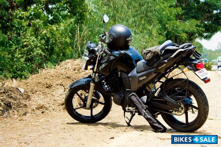 Black Yamaha FZ16