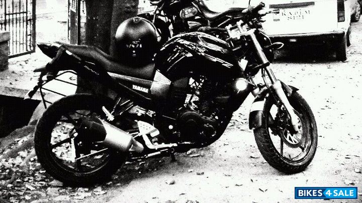 Black Yamaha FZ16 Black Yamaha FZ16