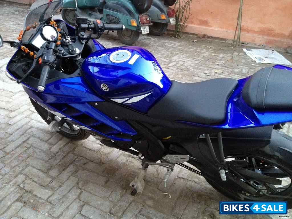 Blue Yamaha YZF R15 V2